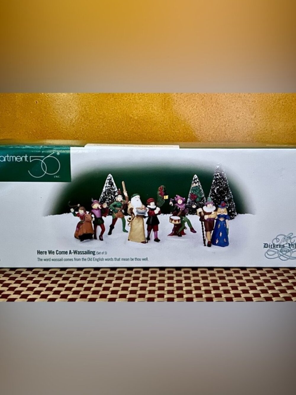 NIB Department 56 Dickens Village Here We Come A-Wassailing 5 PC Collectibles